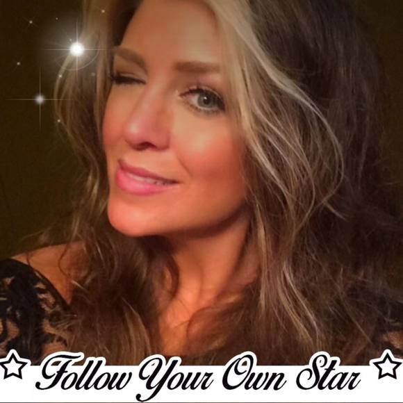 Meet your Posher, Stephanie - Picture 1 of 1